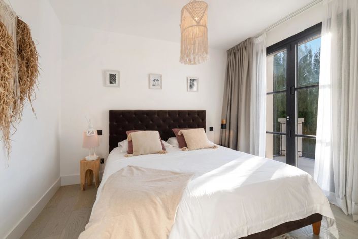 Image No.29-6 Bed Property for sale