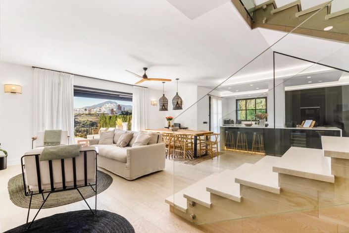 Image No.34-6 Bed Property for sale