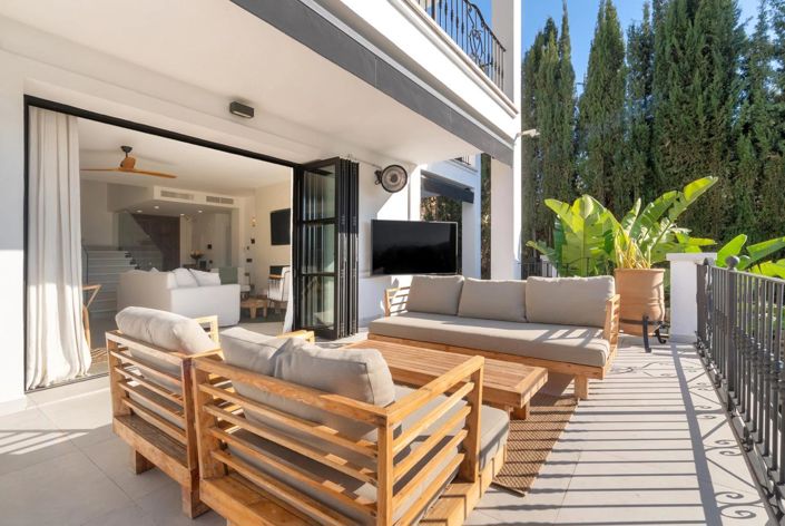 Image No.36-6 Bed Property for sale