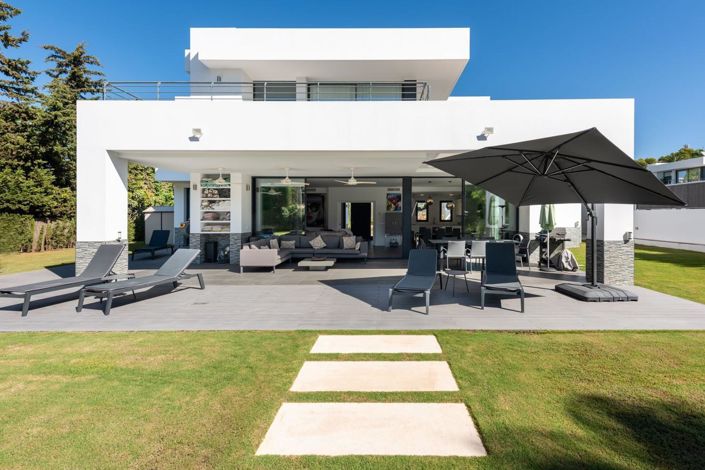 Image No.1-4 Bed Property for sale