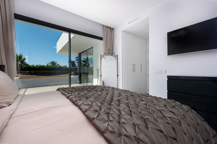 Image No.18-4 Bed Property for sale