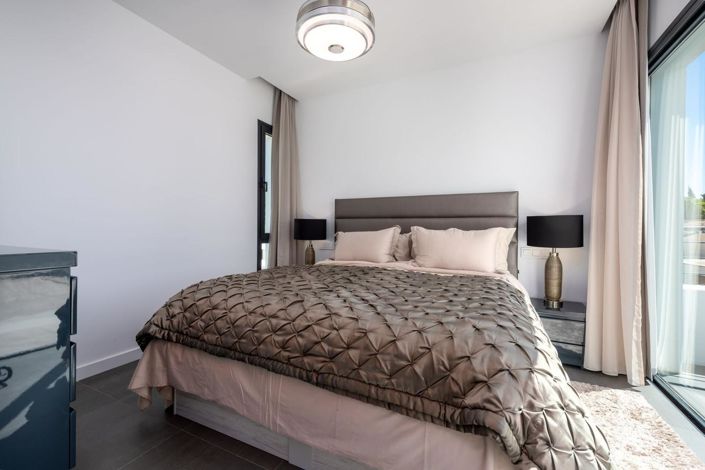 Image No.19-4 Bed Property for sale