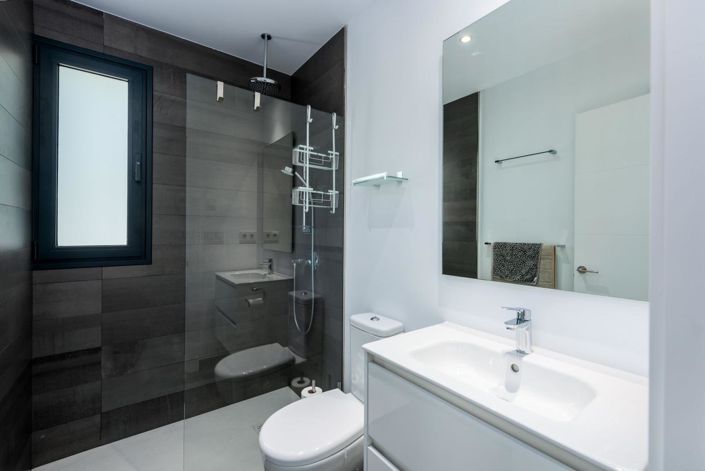 Image No.27-4 Bed Property for sale