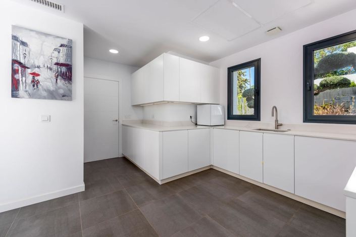 Image No.33-4 Bed Property for sale