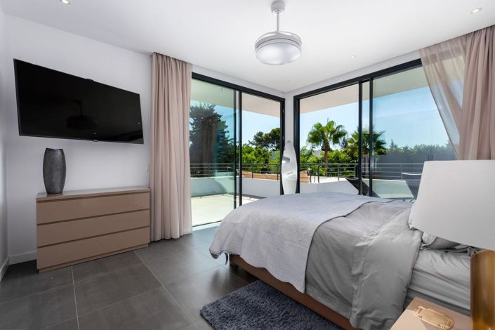 Image No.44-4 Bed Property for sale