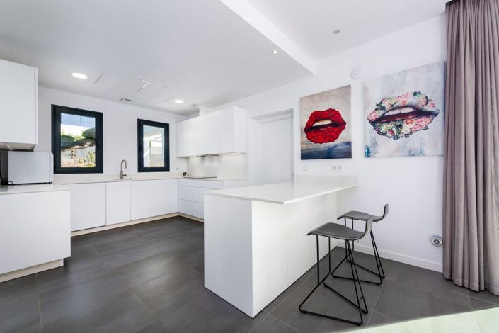 Image No.49-4 Bed Property for sale