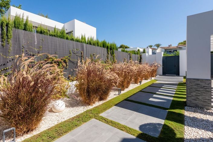 Image No.9-4 Bed Property for sale