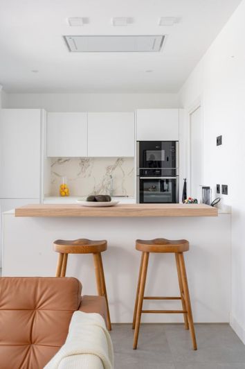 Image No.10-2 Bed Property for sale