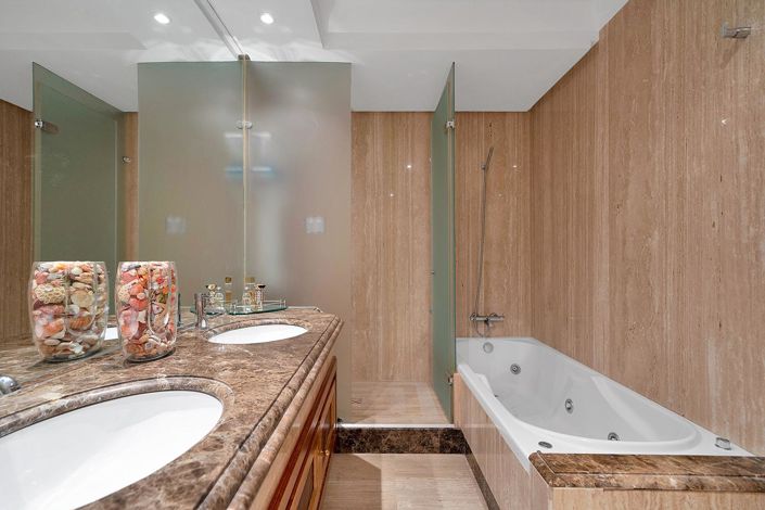 Image No.40-2 Bed Property for sale