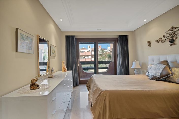 Image No.45-2 Bed Property for sale