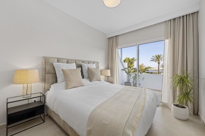 Image No.17-3 Bed Property for sale