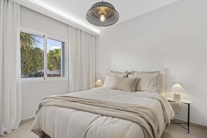 Image No.21-3 Bed Property for sale