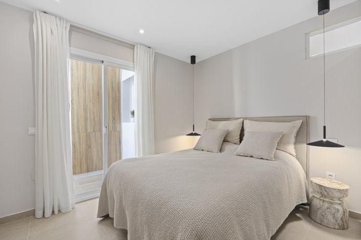 Image No.23-3 Bed Property for sale