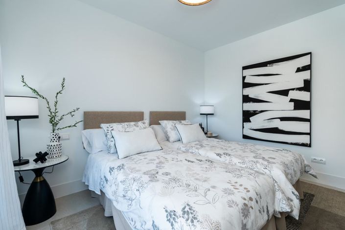 Image No.12-3 Bed Property for sale