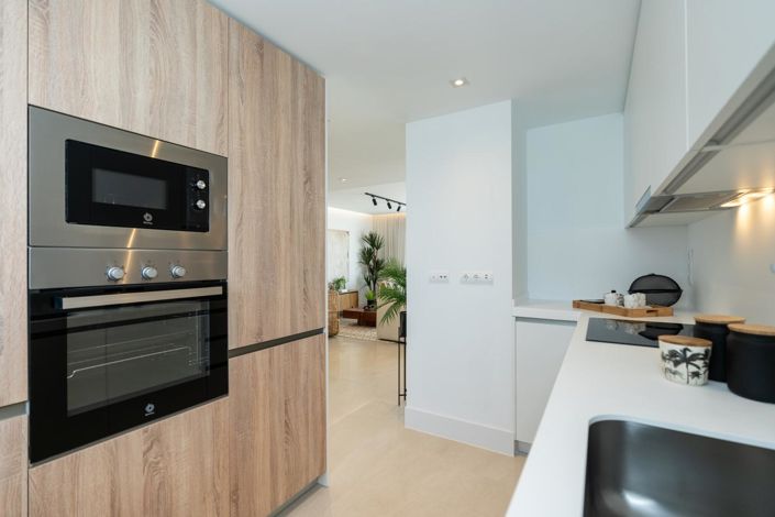 Image No.18-3 Bed Property for sale