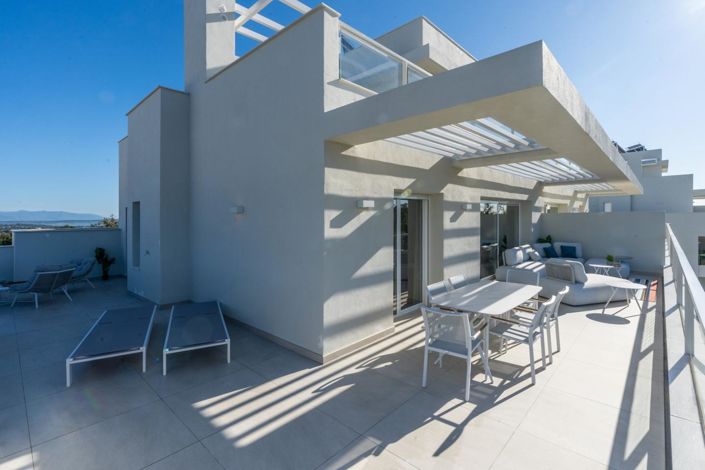 Image No.3-3 Bed Property for sale