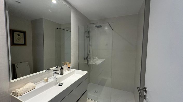 Image No.9-2 Bed Property for sale