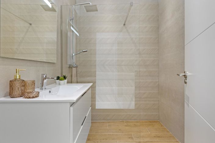 Image No.15-3 Bed Property for sale