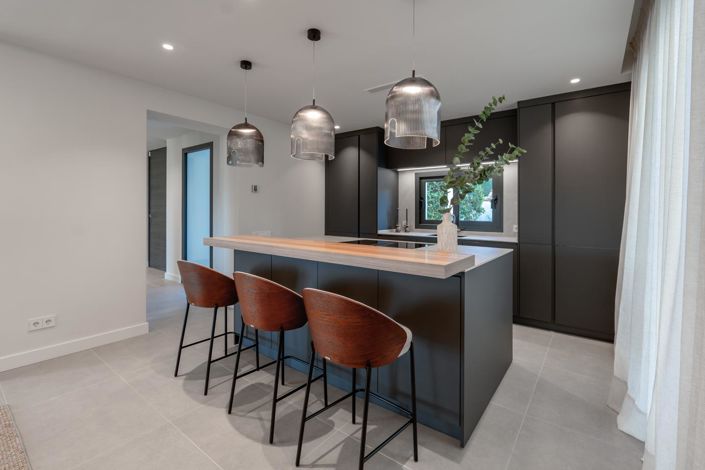 Image No.13-5 Bed Property for sale