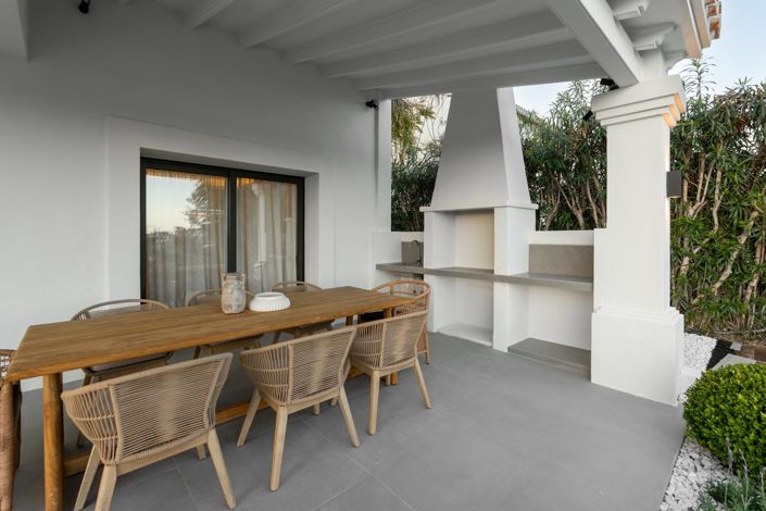 Image No.17-5 Bed Property for sale