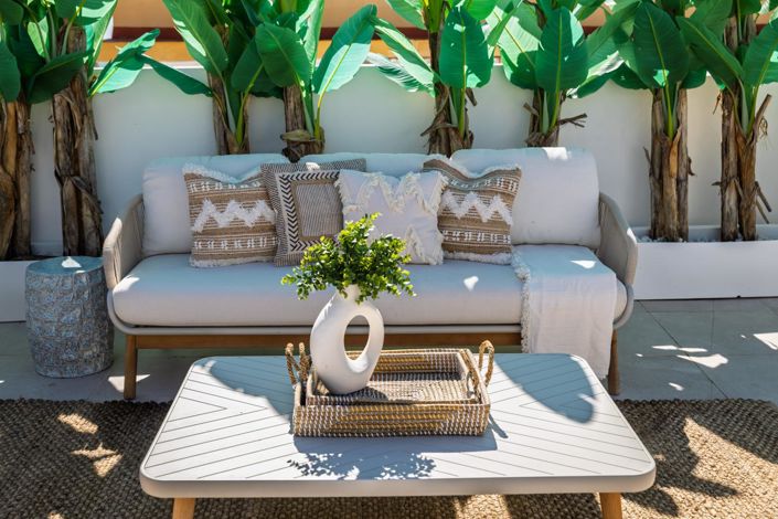 Image No.17-2 Bed Property for sale