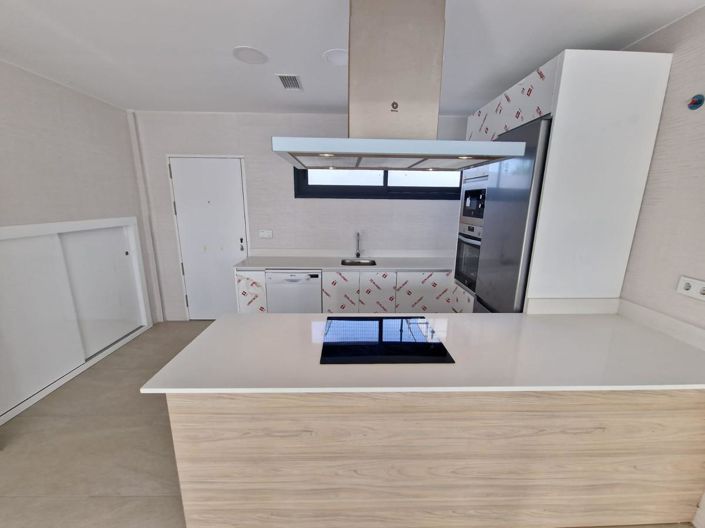 Image No.10-4 Bed Property for sale