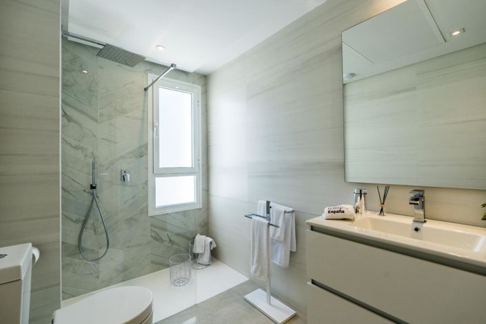 Image No.26-3 Bed Property for sale