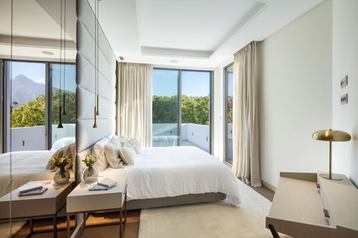 Image No.22-5 Bed Property for sale