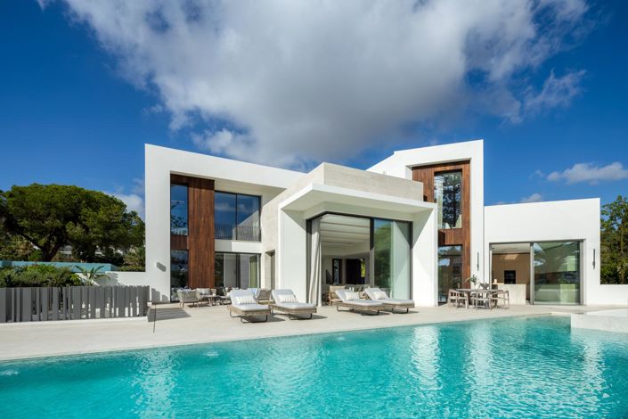 Image No.28-5 Bed Property for sale