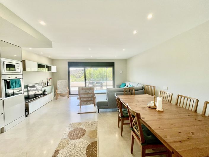 Image No.17-2 Bed Property for sale