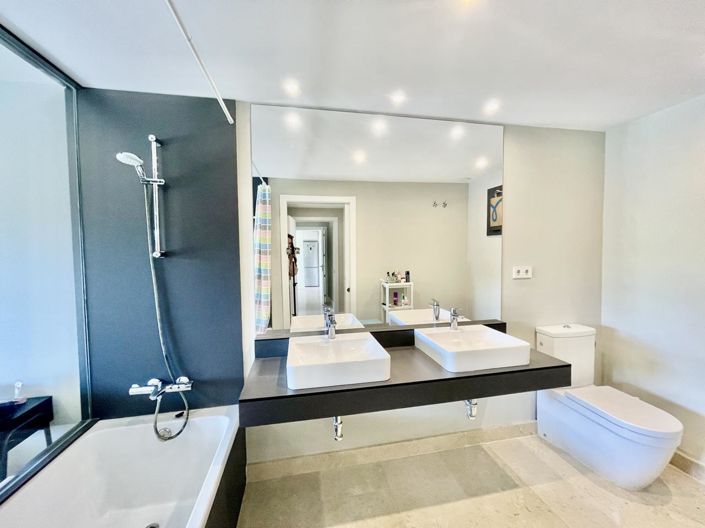 Image No.27-2 Bed Property for sale