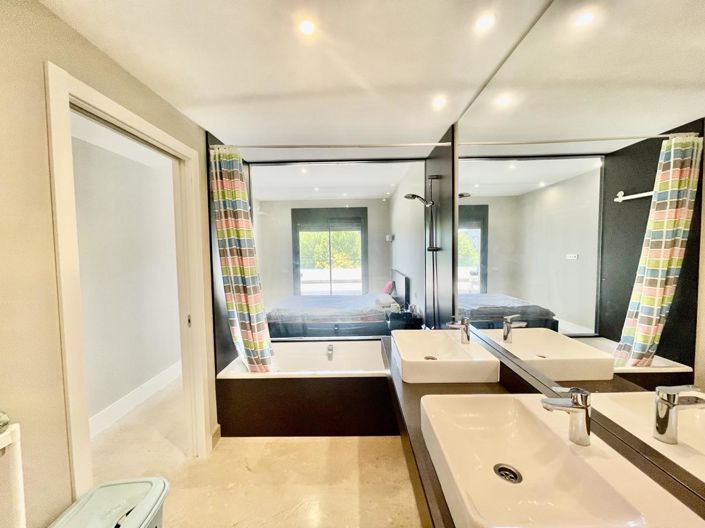 Image No.30-2 Bed Property for sale