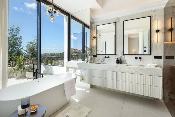 Image No.22-5 Bed Property for sale