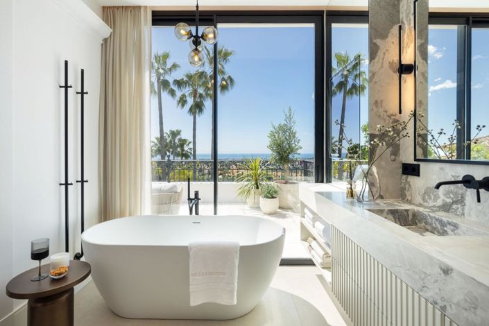 Image No.24-5 Bed Property for sale