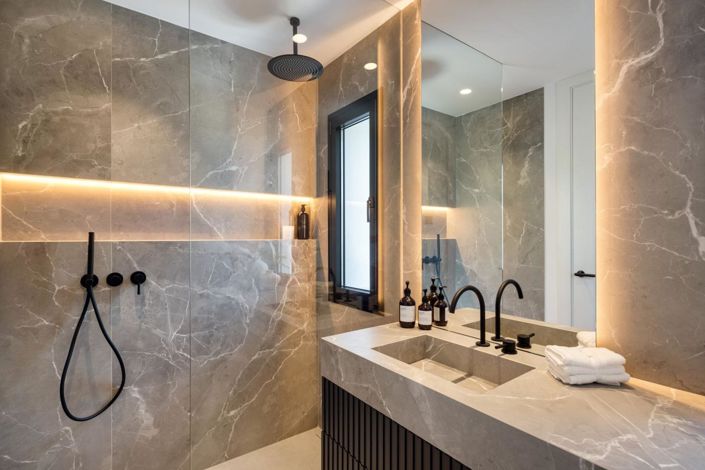 Image No.31-5 Bed Property for sale