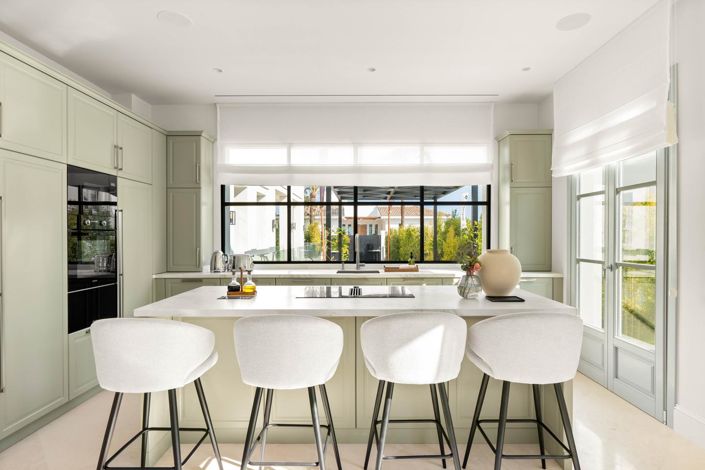 Image No.13-4 Bed Property for sale