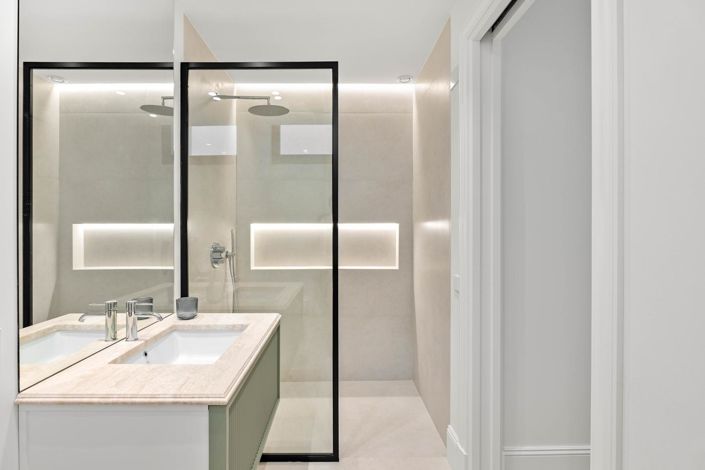 Image No.21-4 Bed Property for sale