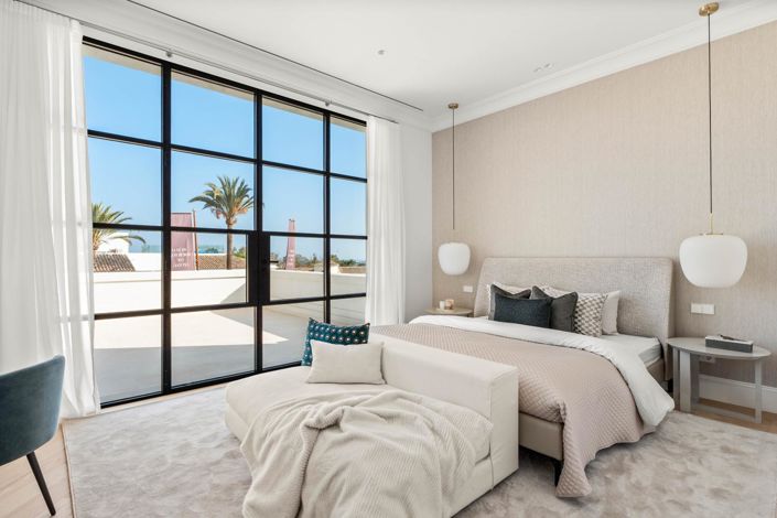 Image No.26-4 Bed Property for sale