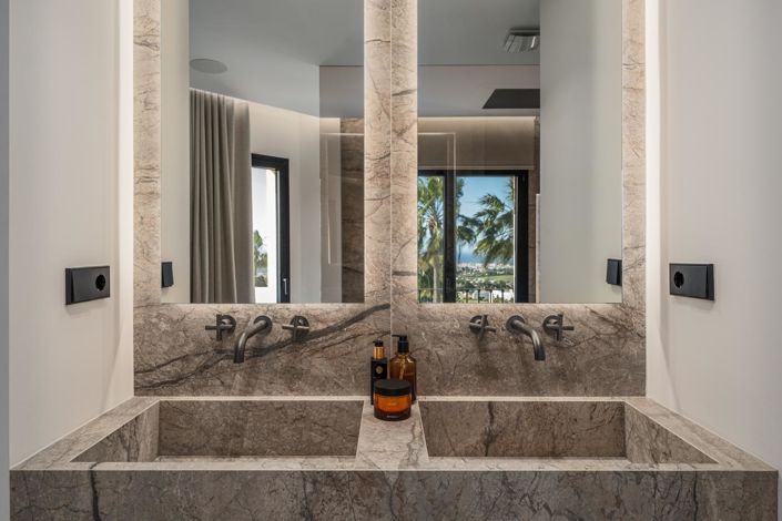 Image No.25-3 Bed Property for sale