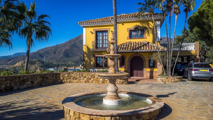 Image No.1-6 Bed Property for sale
