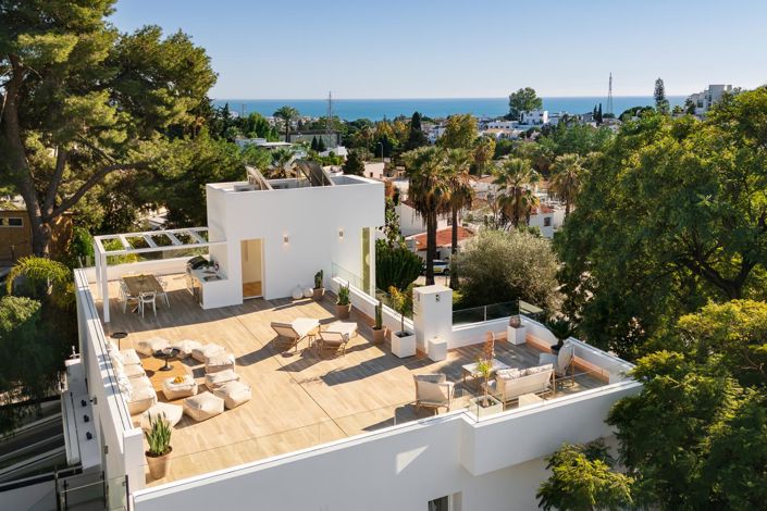 Image No.1-6 Bed Property for sale
