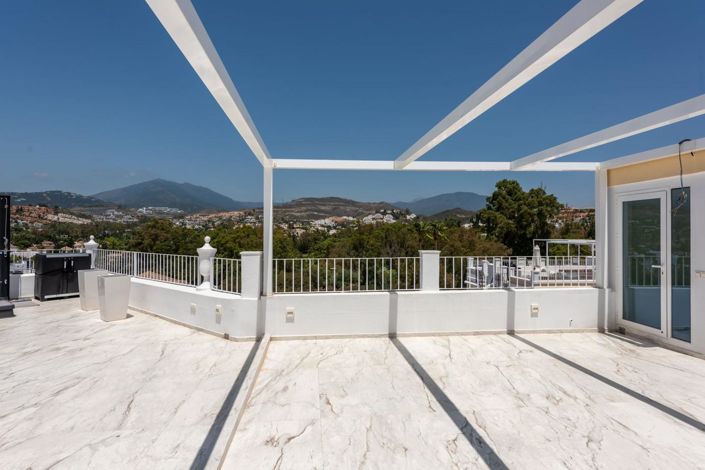 Image No.12-3 Bed Property for sale