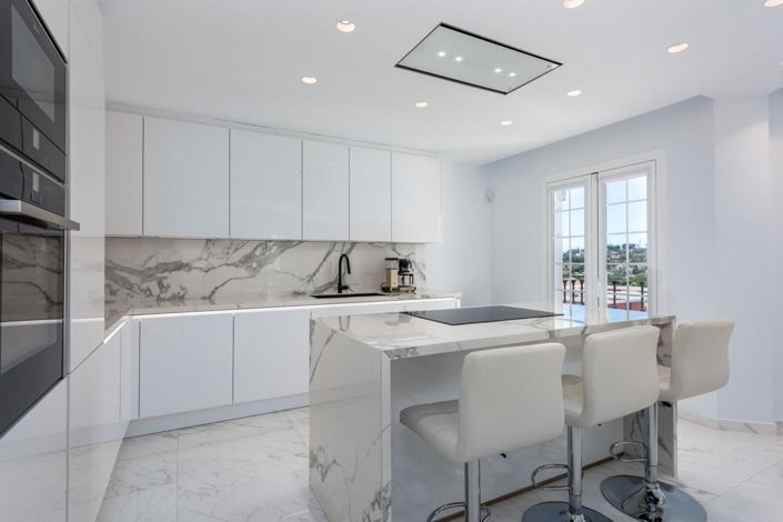 Image No.26-3 Bed Property for sale