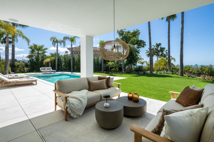 Image No.8-5 Bed Property for sale