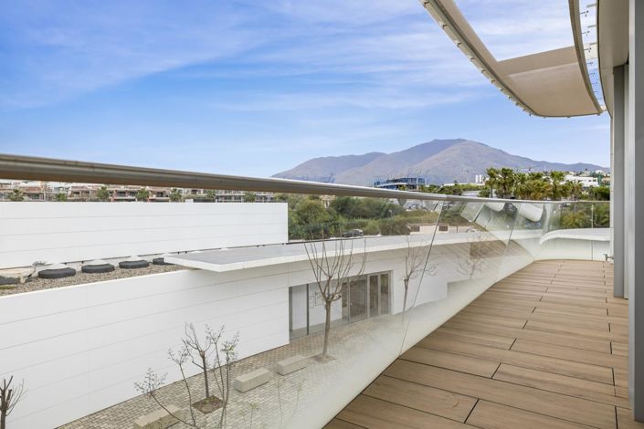 Image No.40-3 Bed Property for sale