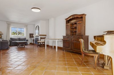 4133058-73bf93ea
