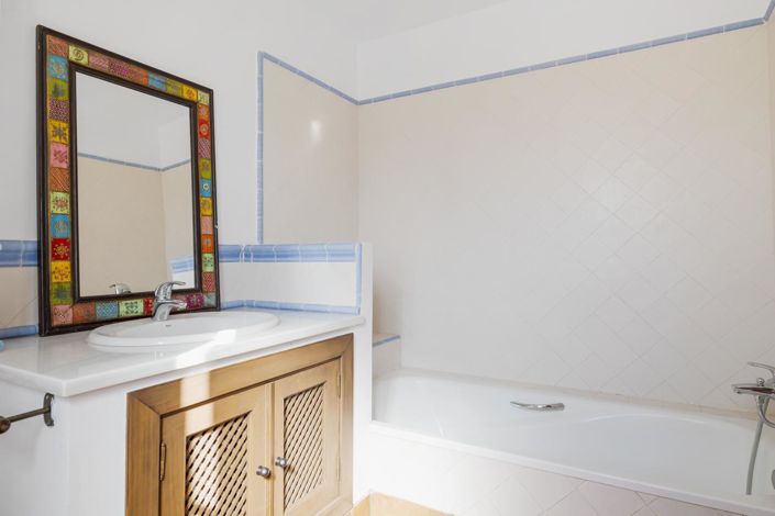 Image No.26-4 Bed Property for sale