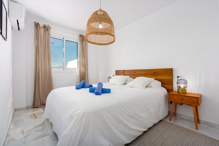 Image No.11-2 Bed Property for sale