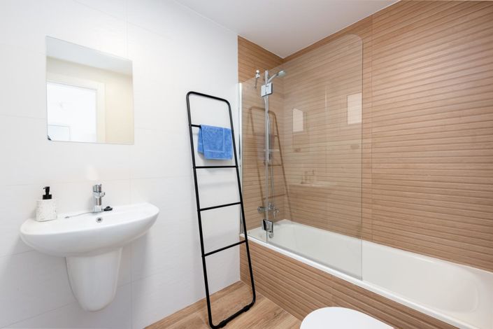 Image No.14-2 Bed Property for sale