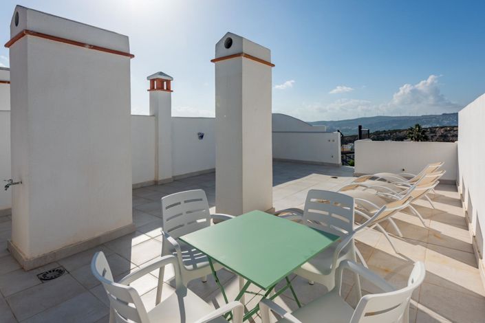 Image No.17-2 Bed Property for sale